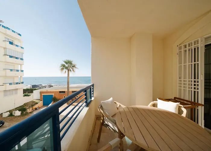 Hotel near College: Banana Beach